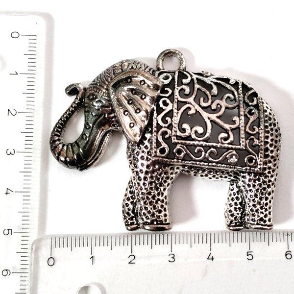 Iso Elefanttiriipus, 5 x 6 cm, väri antiikin hopea
